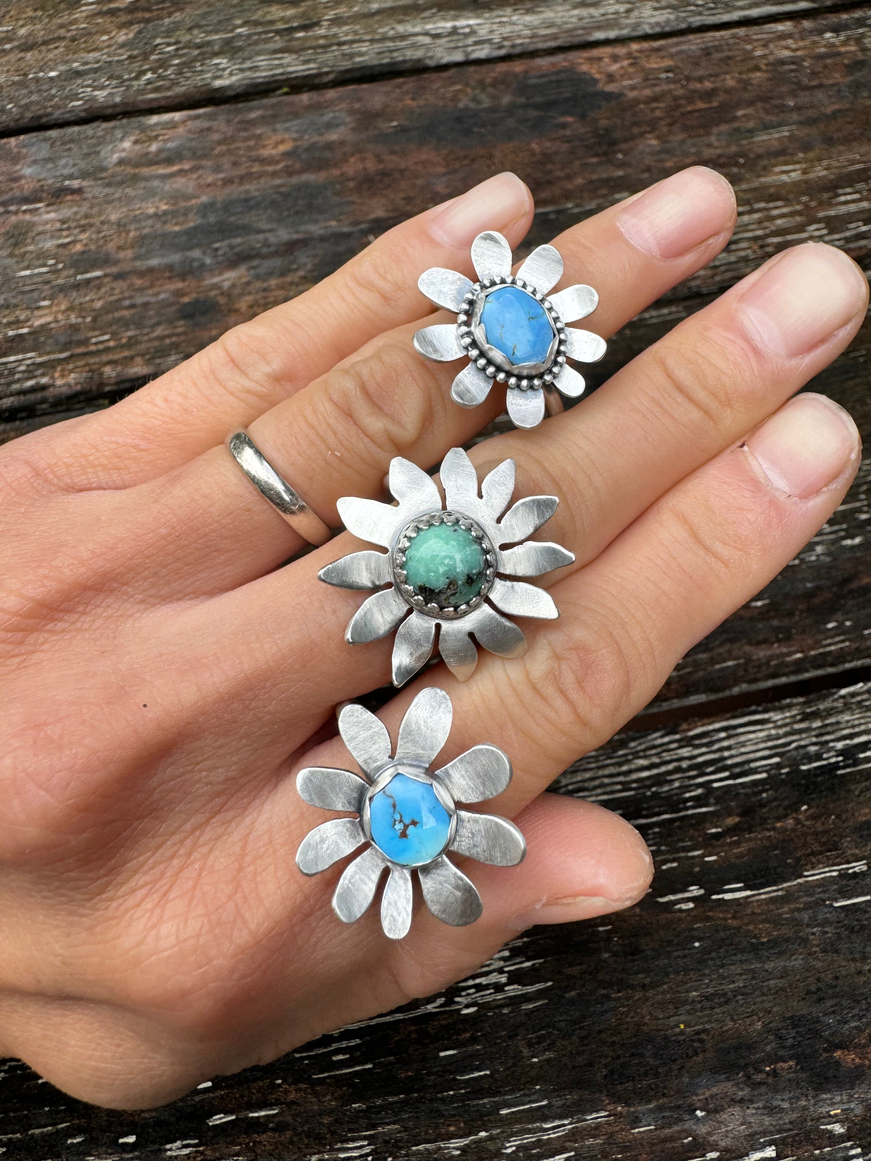 ArtisanLab Jewelry Sterling Silver Golden Hill Turquoise Flower Garden Ring-US8